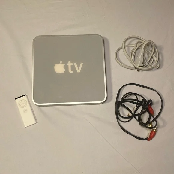 Apple TV White 1st Generation Model A1218 Streamer w/ Remote, Charging Cord EUC - Picture 1 of 11